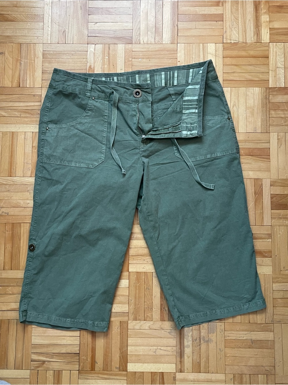 fresh produce khaki/ Green Striped Waist Cargo Capris